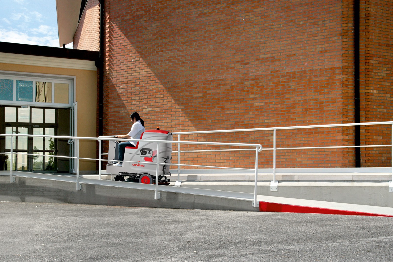 Maszyna czyszcząca comac innova 75 b - obrazek 3