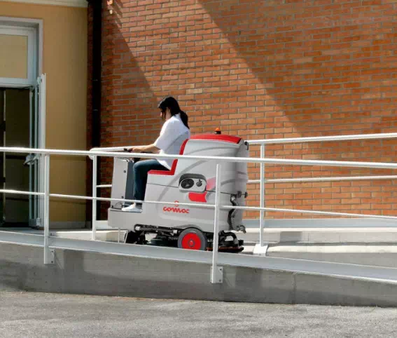 Maszyna czyszcząca comac innova 65 b - obrazek 3